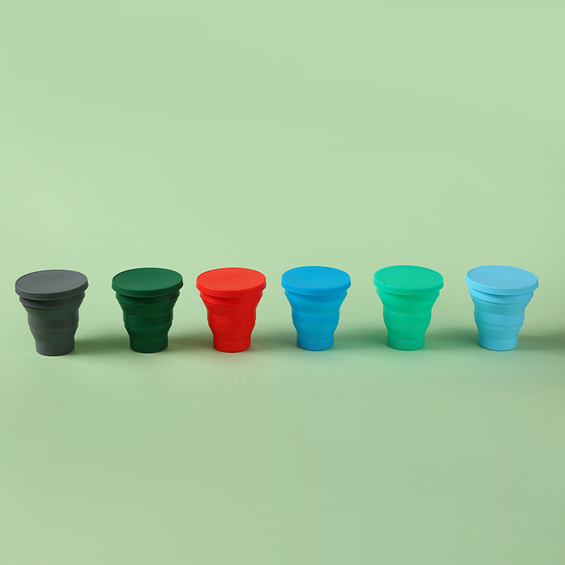 Foldable silicone water cup