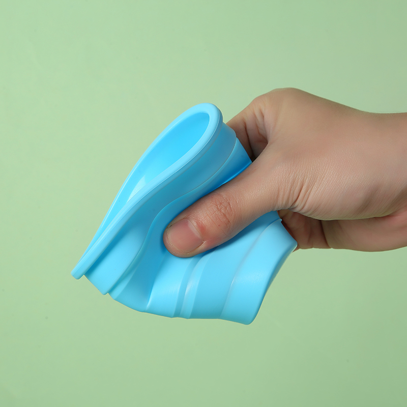 Foldable silicone water cup